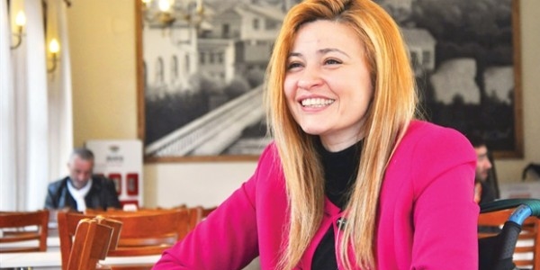 Yemine besmele ile başladı