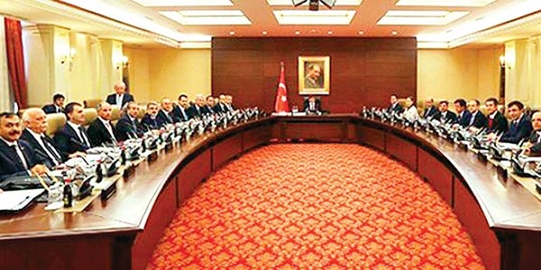 Ak Parti'de erken seçim beklentisi yoğun
