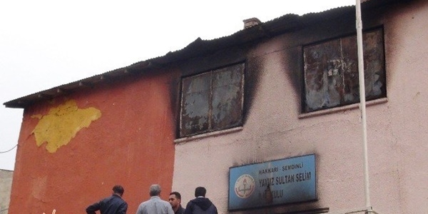 Yakılan okul tekrar yapılıyor