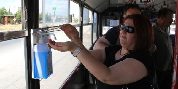 Adıyaman'da otobüslere dezenfektan yerleştirildi