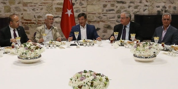 Davutoğlu: Bu beni kara kara düşündürüyor