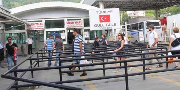 Sarp Sınır Kapısı'nda fıkra gibi labirent