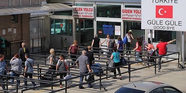 Sınır Kapısı'ndaki yoğunluğa labirentli önlem