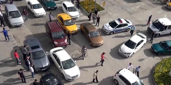 Kavga eden gençler polisi kandırıp olay yerinden kaçtı