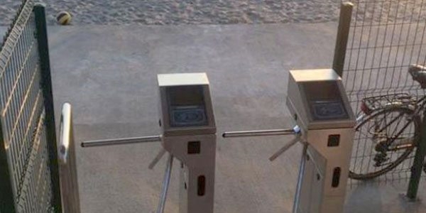 İBB sahil girişine akbil yerleştirdi