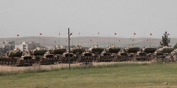 Sınır hattına zırhlı araçlar konuşlandı