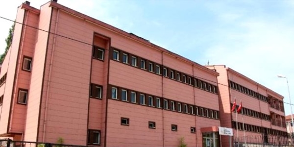 1 milyon 300 bin liraya onarılan okula yıkım kararı