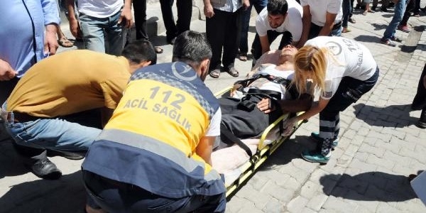 Komşular kavga etti: 1'i polis, 5 yaralı