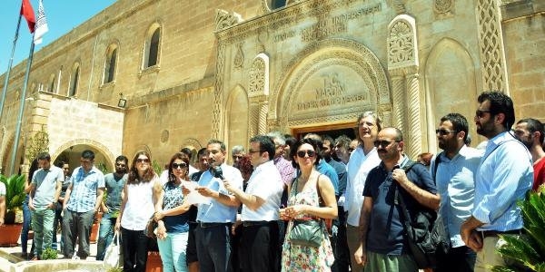 Artuklu Üniversitesi'nde 14 akademisyenin işine son verildi