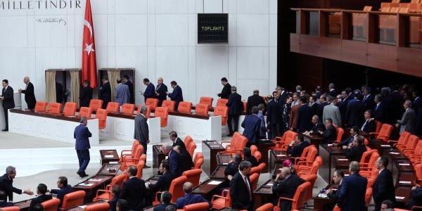 Bostancı: İki arkadaşımız oylamaya katılamadı
