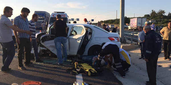 anakkale'de trafik kazas: 3 l