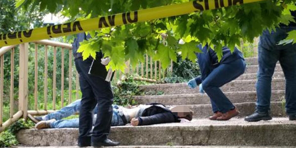 16 yaşındaki genç parkta ölü bulundu
