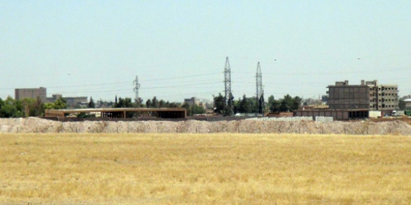 Sınırda hendek kazma çalışmaları devam ediyor