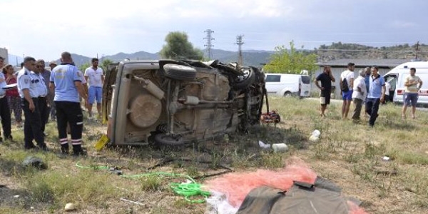 Düğün alışverişi dönüşü kaza: 6 yaralı