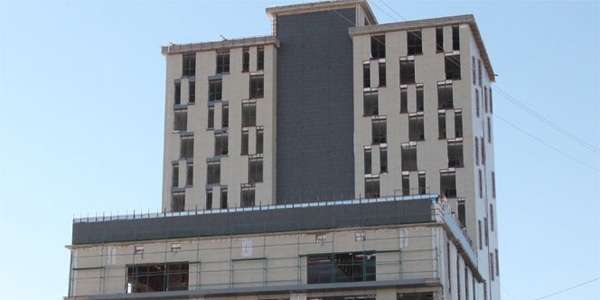 Otel inşaatından düşen işçi öldü
