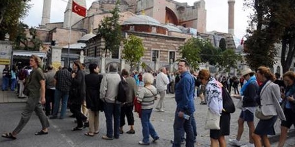 İstanbul'a 6 ayda 5 milyon 680 bin turist geldi