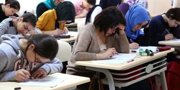 KPSS'de, Anayasa Mahkemesi Başkanı soruldu