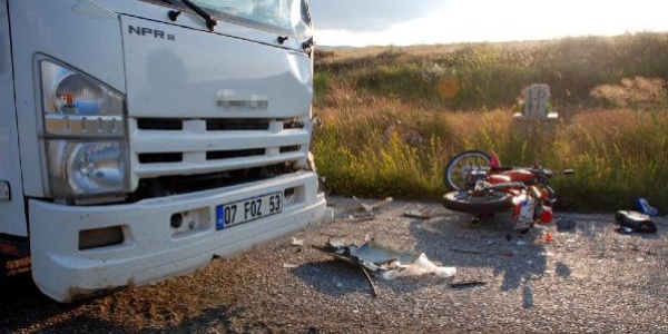 Burdur'da trafik kazas: 2 l, 1 yaral