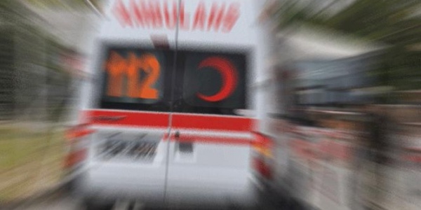 Ambulans ile otomobil çarpıştı: 10 yaralı