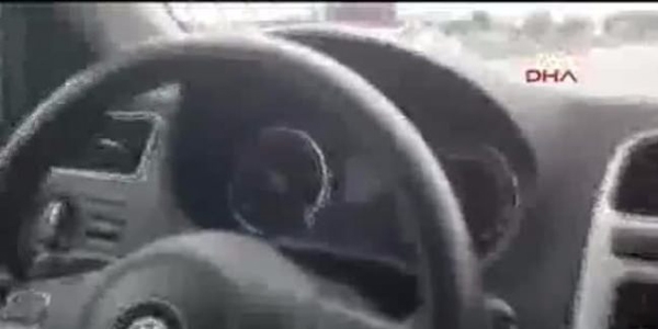 Trafik magandası TEM'de hızı sabitleyip yan koltuğa oturdu! / Video