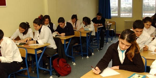 Liselere kayıtta yaş sınırı kaldırıldı
