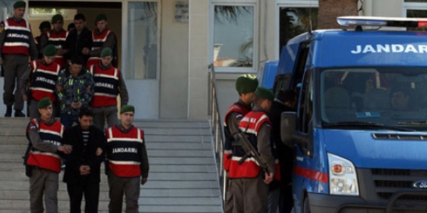 Bitlis'te 3 PKK'l teslim oldu