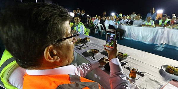 Davutoğlu'ndan köprü bitince toplu düğün sözü