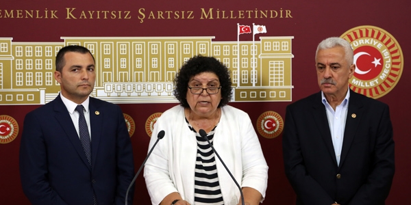 CHP'li vekil gözyaşlarını tutamadı