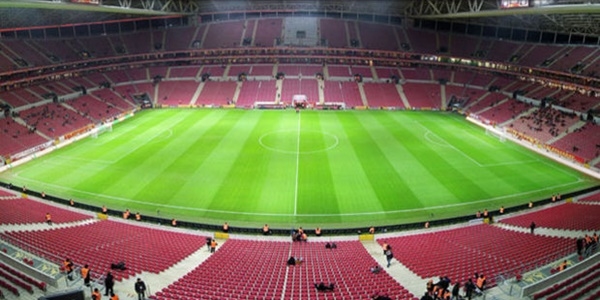 2 savcı, 1 hakim ve 1 banka müdürü tribün kapatmayı AYM'ye taşıdı