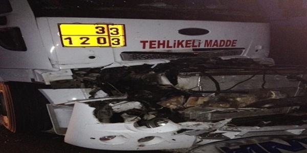 Yakıt tankeri ile tır çarpıştı: 1 ölü