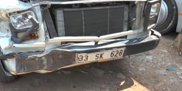 Mersin'de kamyonet tır dorsesine çarptı: 2 ölü, 2 yaralı