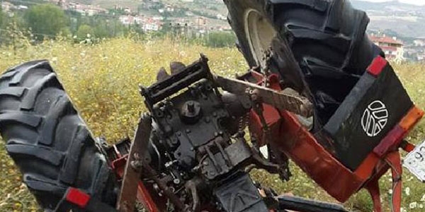 Çorum'da traktör devrildi: 2 ölü