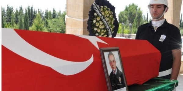 Hayatını kaybeden polis memuru toprağa verildi
