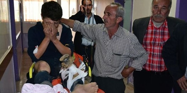 15 yaşındaki çocuğun bacağına çapa makinesinin bıçağı saplandı