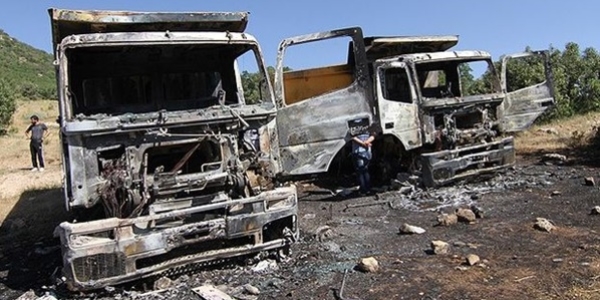 Siirt'te iş makinelerini PKK kundakladı