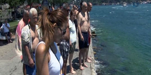 Sıcaktan kavrulan İstanbullular denize koştu
