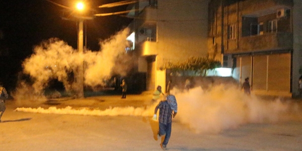 Mardin'de izinsiz gösteride 1 polis yaralandı