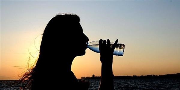 'Yaz aylarında cilt sağlığı için su tüketin'