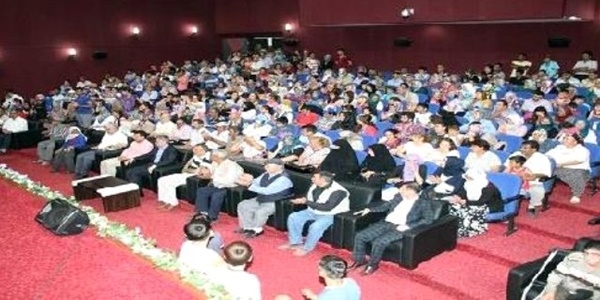 Belediye Başkanı'na 100'er lira yardım tepkisi