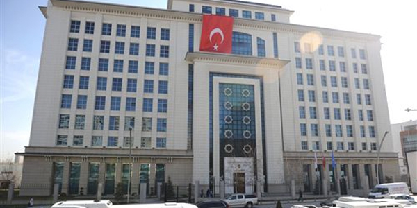 Davutoğlu, AK Parti personeliyle bayramlaştı