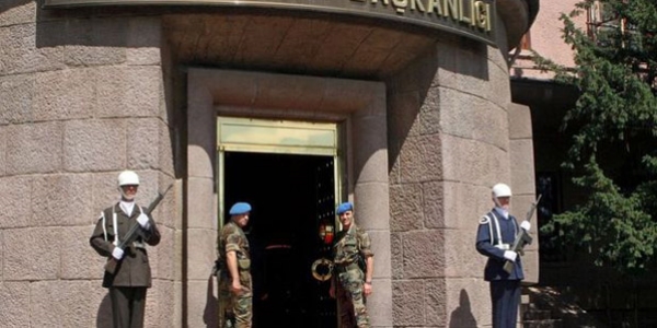 Sınırlardan geçmeye çalışan bin 77 kişi yakalandı