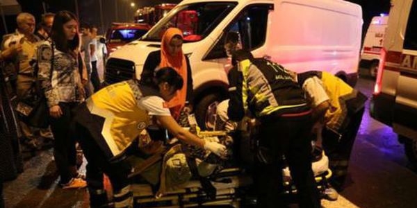 TEM'de iki otobüs çarpıştı: 6 ölü, onlarca yaralı