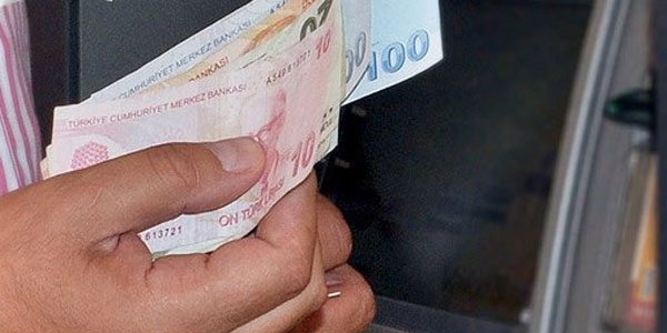 Sistem arıza yaptı memurlar maaşını çekemedi!