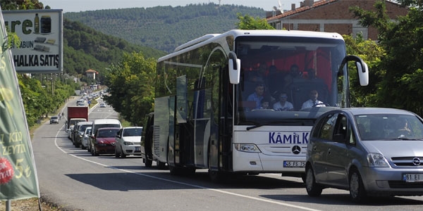 Çanakkale'de 20 kilometrelik feribot kuyruğu