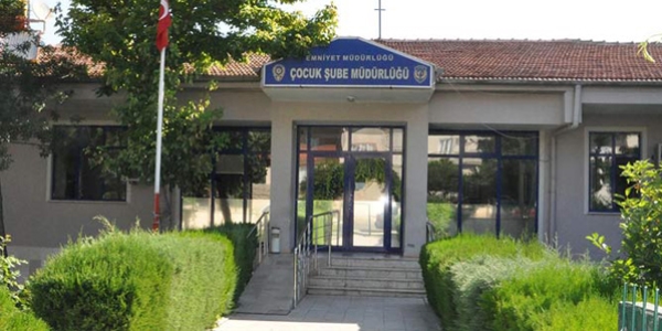 6 kız çocuğunu taciz ettiği iddia edilen polis tutuklandı