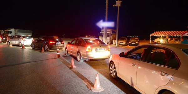 Polis bu kez 'çay molası' için durduruyor