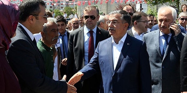 'Tek ev kalıncaya kadar bu bayrak dalgalanacak'