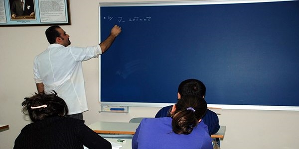Temel liselerde kayıt ve yatırımlar durduruldu