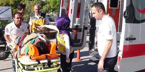 Tarım işçilerini taşıyan minibüs devrildi: 16 yaralı