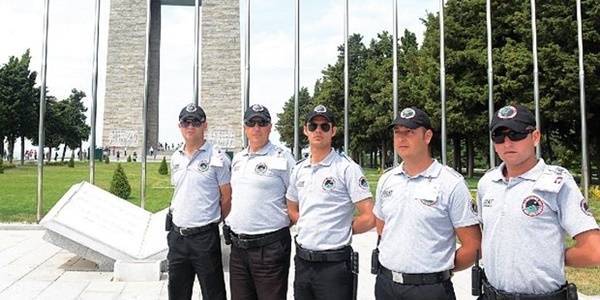 Şehitlikte özel güvenlik işbaşı yaptı